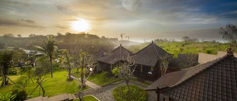 Villa Confort, 1 très grand lit, balcon, vue jardin | Vue de la chambre
