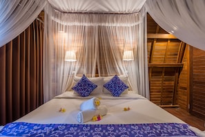 Vila exclusiva, 1 quarto, piscina particular, vista para a piscina | Camas com colchões de espuma com sistema de memória, frigobar