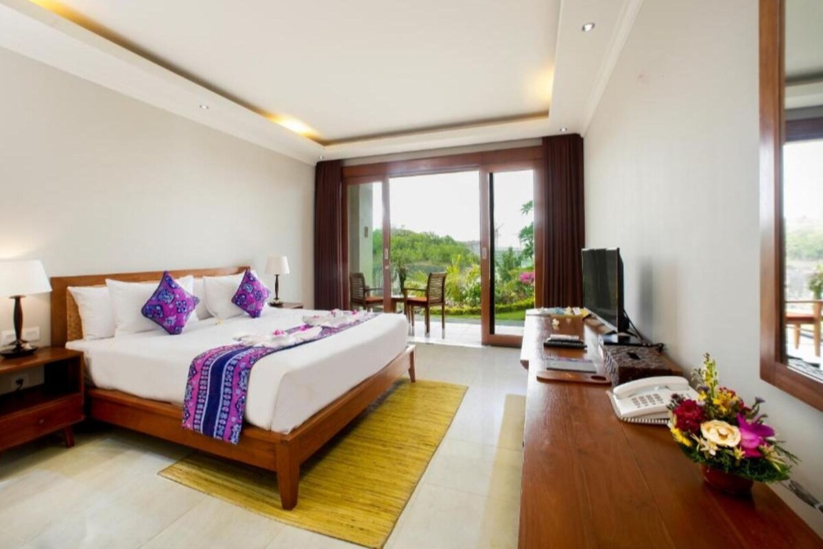 Memory foam beds, minibar, in-room safe, desk