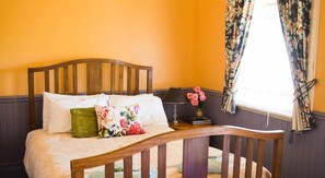 Skrivebord, strykejern/-brett og wi-fi (inkludert)