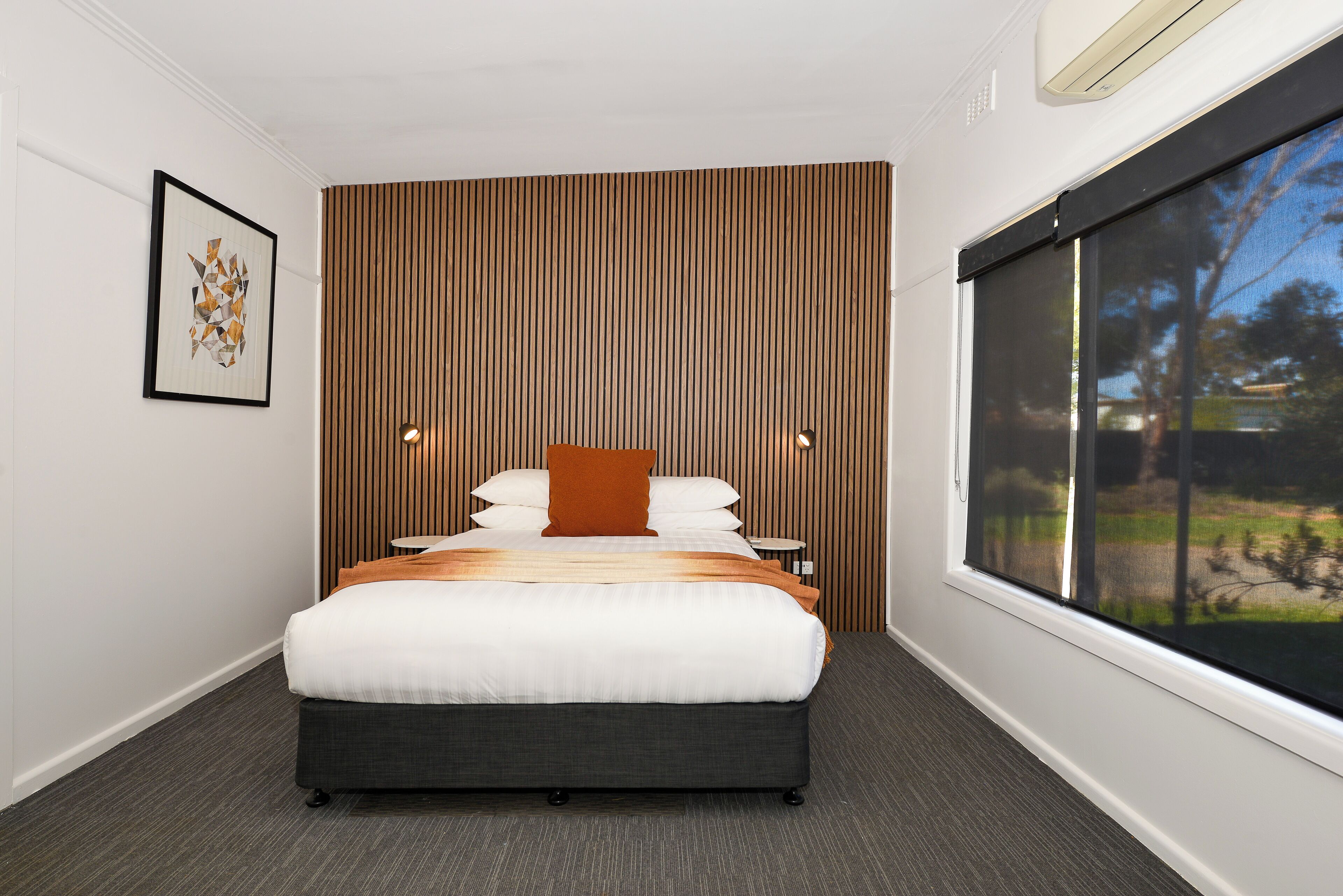 Cottage | Een minibar, een bureau, geluiddichte muren, gratis wifi