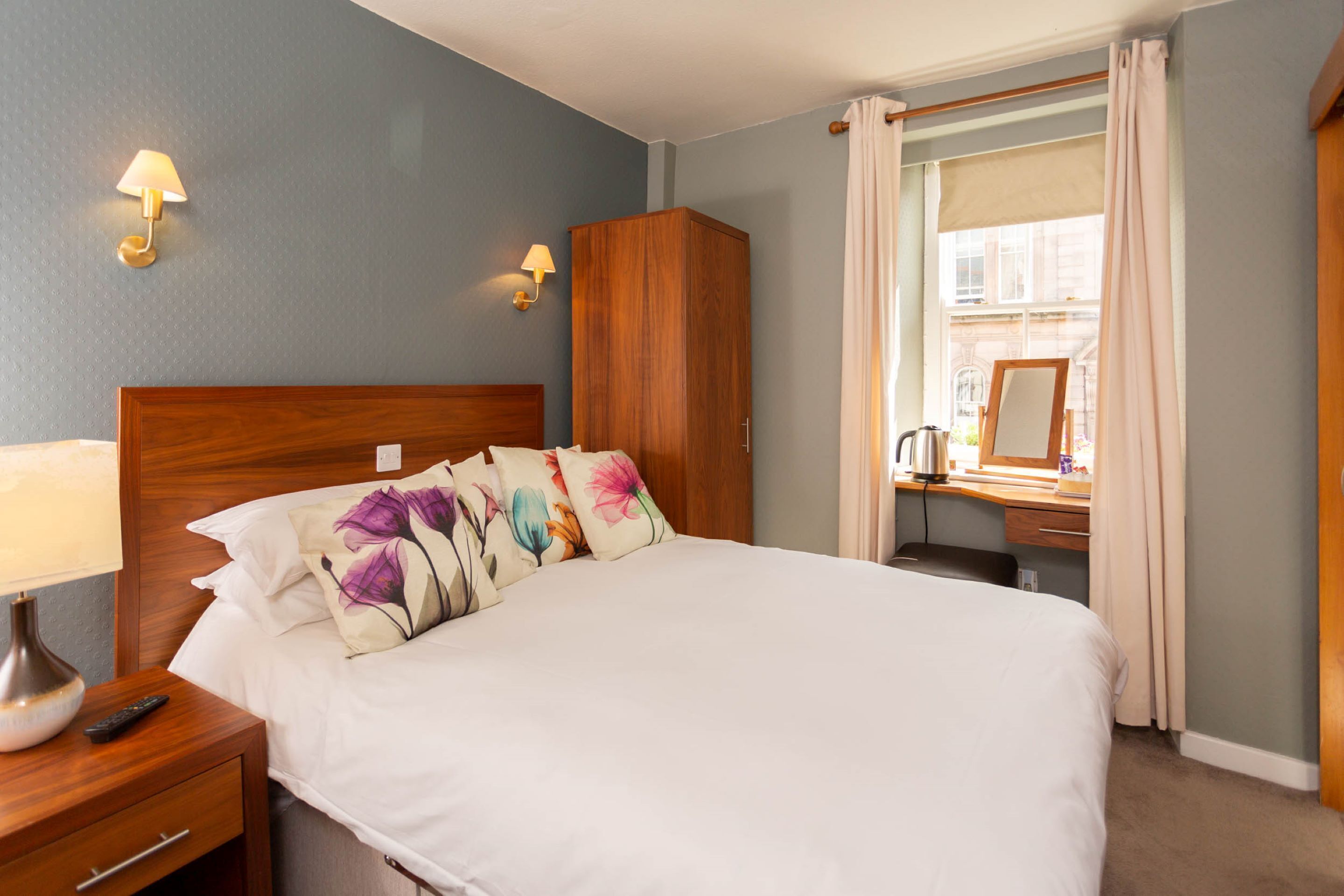 Iron/ironing board, free WiFi, bed sheets