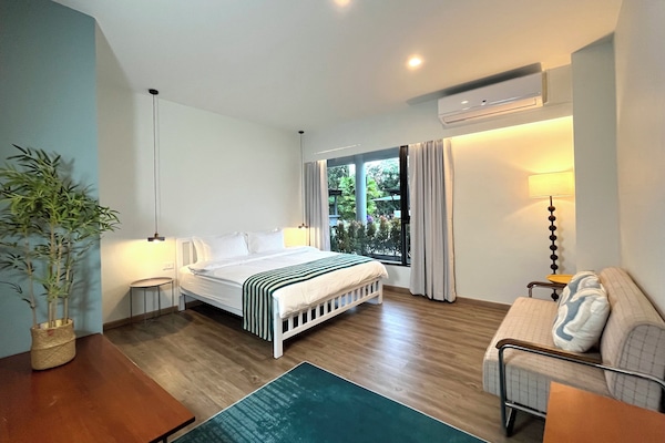 Habitación doble Deluxe, 1 cama King size, en edificio contiguo | Decoración personalizada, muebles diferentes, escritorio y wifi gratis