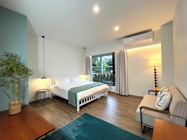 Deluxe Double Room, 1 King Bed, Annex Building | Individually decorated, individually furnished, desk, free WiFi - Nautical Home & Seashell House B&B (Takua Pa)