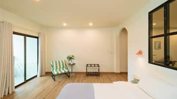 Deluxe Quadruple Room, 2 Queen Beds, Annex Building | Individually decorated, individually furnished, desk, free WiFi