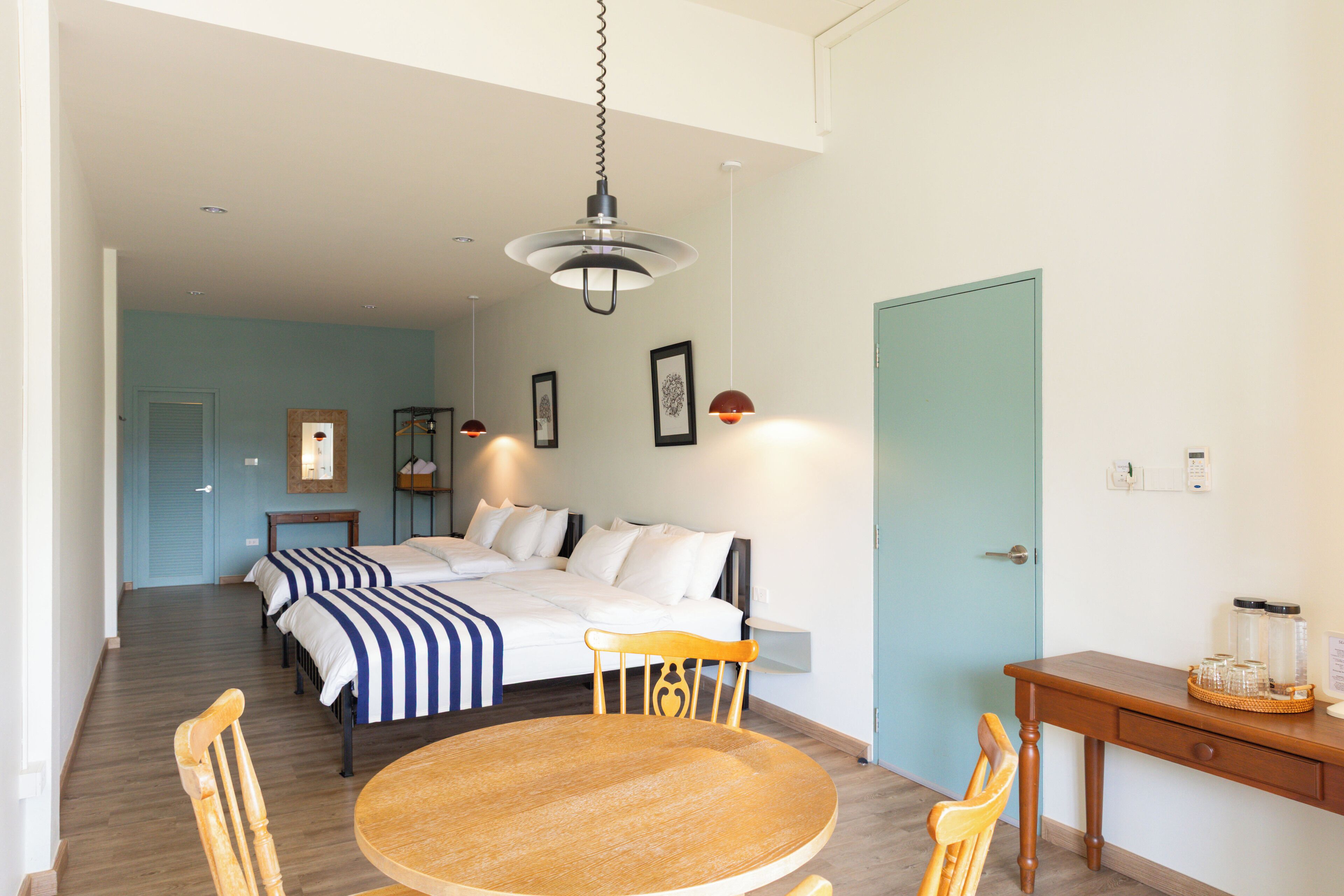 Quadrupla Superior, 2 letti queen, edificio separato | Con stile personalizzato, con arredamento individuale, una scrivania