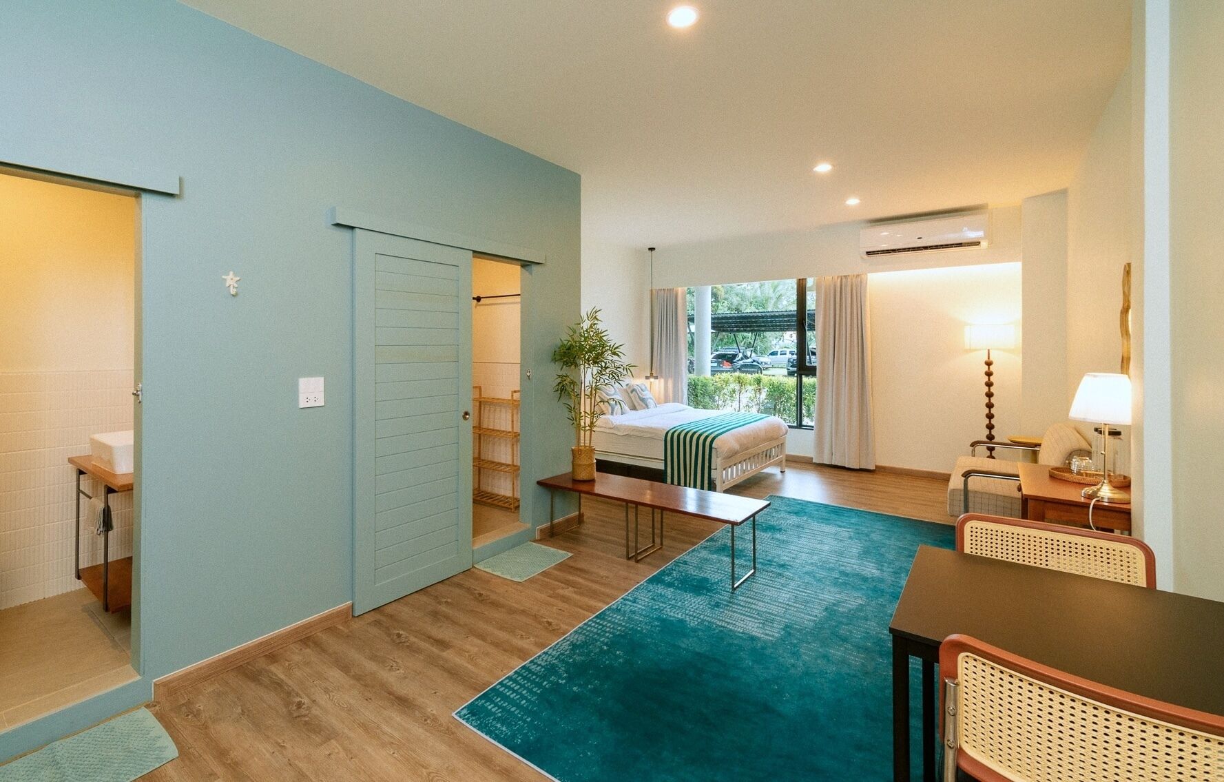 Doppia Deluxe, 1 letto king, edificio separato | Con stile personalizzato, con arredamento individuale, una scrivania