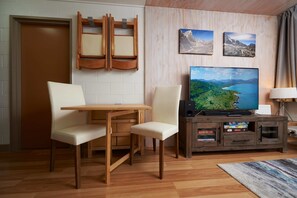 公寓, 山谷景觀 (St Antons 215) | 起居區 | 平面電視