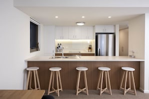 Apartemen, 3 kamar tidur, pemandangan lembah (Courchevel 13) | Dapur pribadi | Lemari es besar, microwave, kompor, dan mesin pembuat kopi/teh