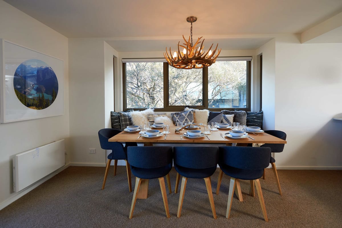 Apartamento, 3 quartos, vista para o vale (Courchevel 13) | Área de estar | TV de tela plana