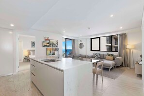 In-room safe, blackout curtains, iron/ironing board, bed sheets - Breeze Mooloolaba (Mooloolaba)