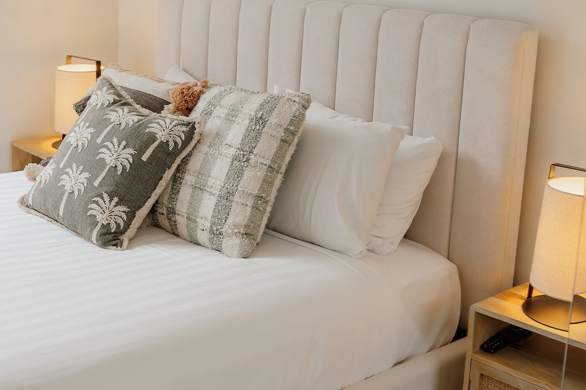 Apartment, 3 Bedrooms, Ground Floor | In-room safe, blackout drapes, iron/ironing board, bed sheets
