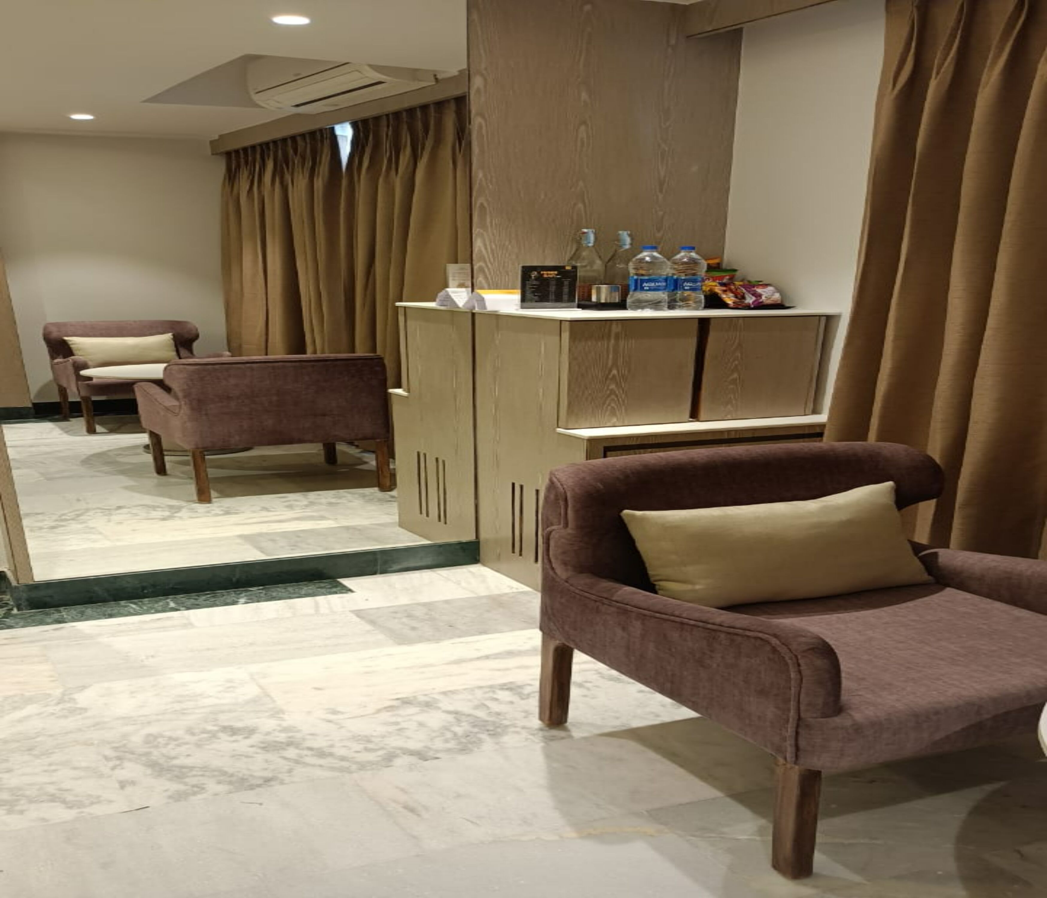 Deluxe Room | 1 bedroom, minibar, in-room safe, desk