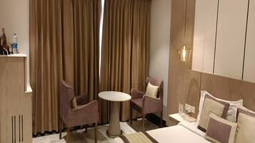 Deluxe Room | 1 bedroom, minibar, in-room safe, desk