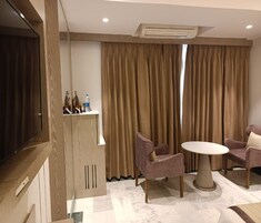 Habitación Deluxe | 1 dormitorio, minibar, caja fuerte y escritorio