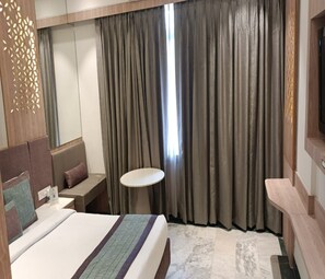 1 bedroom, minibar, in-room safe, desk