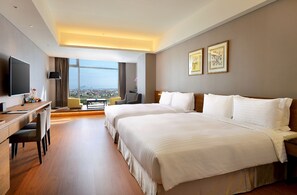 Deluxe Quadruple Room, 2 Queen Beds | 1 bedroom, premium bedding, minibar, in-room safe - The Walden (Yilan)