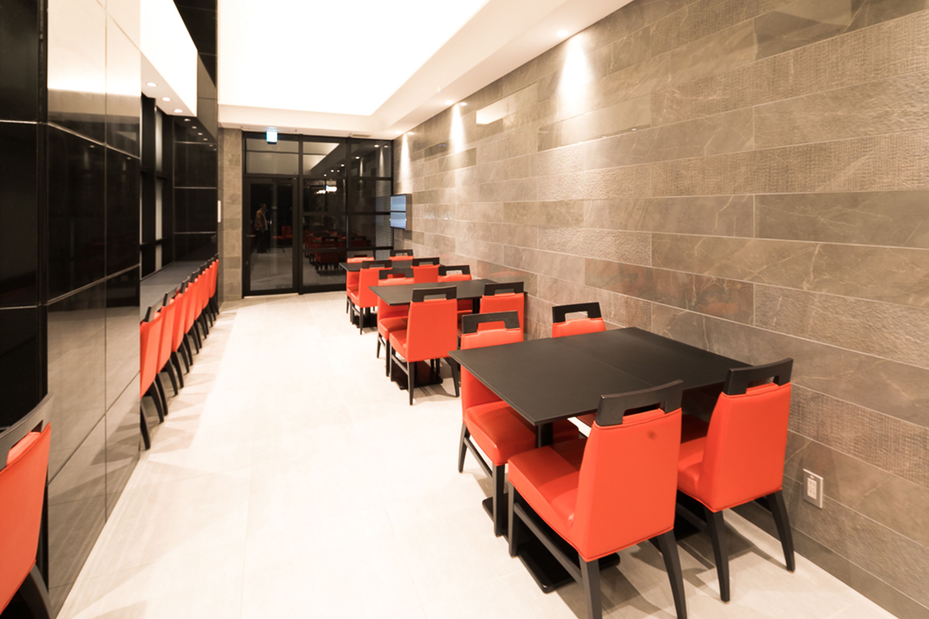 Daily buffet breakfast (JPY 1200 per person)