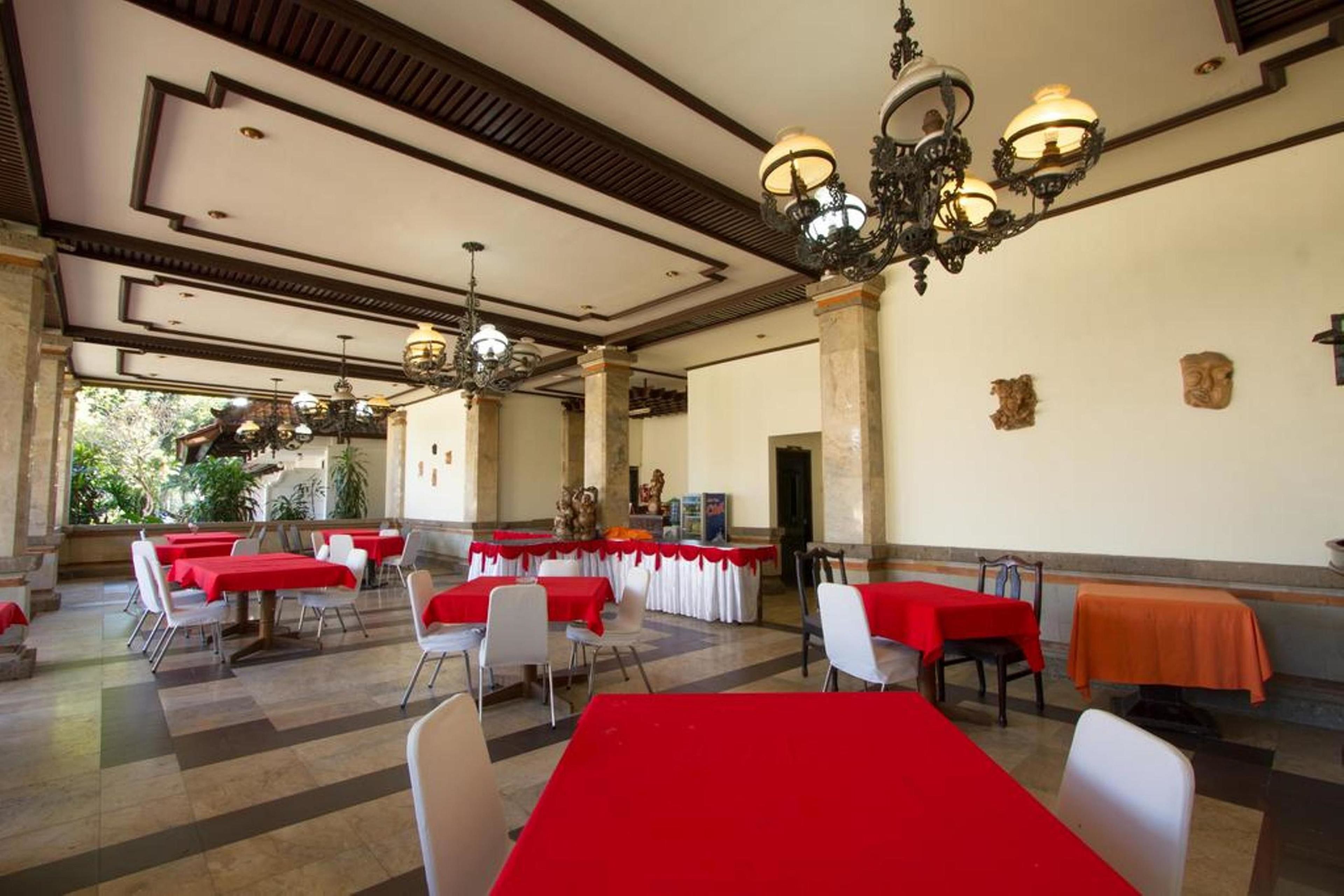 breakfast, lunch, dinner served; local and international cuisine