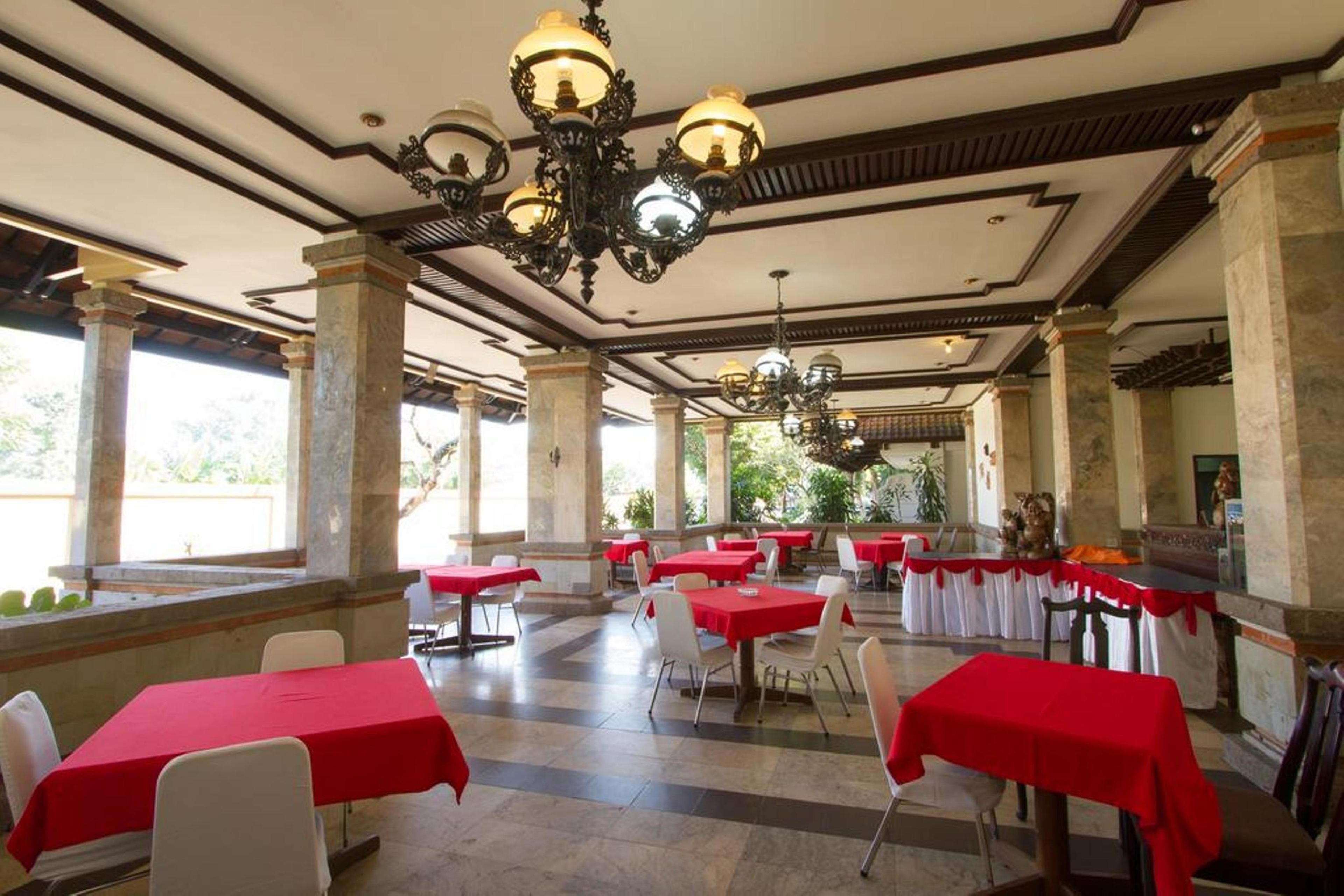 breakfast, lunch, dinner served; local and international cuisine