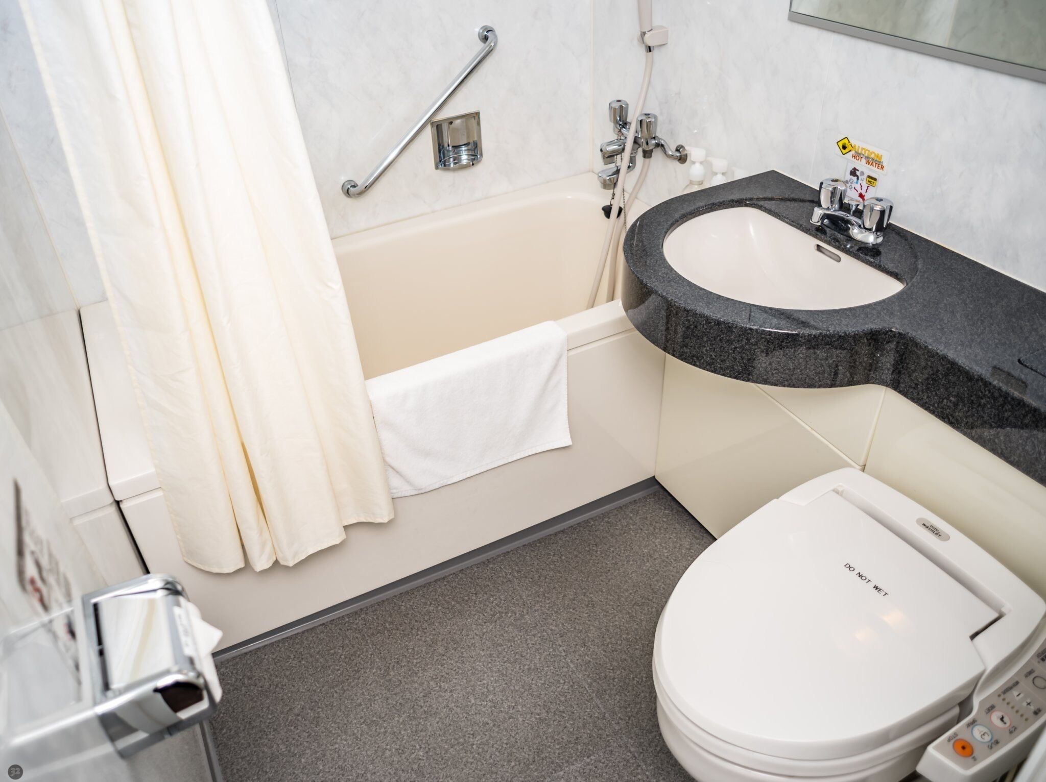 twin room | bathroom | free toiletries, hair dryer, slippers, electronic bidet
