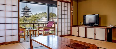 Japanese Style Room for 5 People | In-room safe, individually furnished, blackout curtains