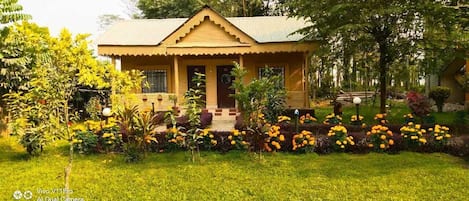 Vista frontal de la propiedad