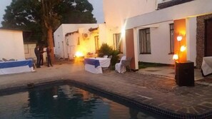 Outdoor pool - Vintage View Guest House (Gaborone)
