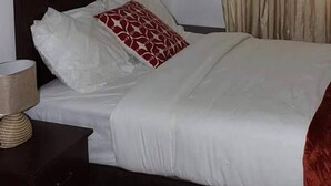 Bồn tắm và buồng tắm vòi sen riêng, bồn tắm ngâm 