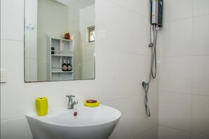 Deluxe Sea View | Bathroom - Jomtien Beach Mountain 5 by GrandisVillas (Pattaya)