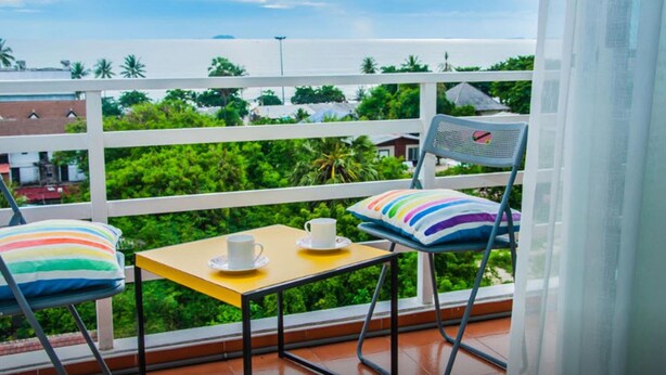 Deluxe Sea View | Balcony - Jomtien Beach Mountain 5 by GrandisVillas (Pattaya)