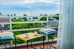 Deluxe Sea View | Balcony
