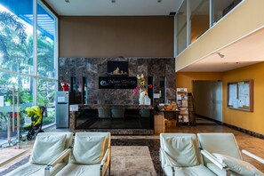 Lobby sitting area - Nam Talay Condo by GrandisVillas (Pattaya)