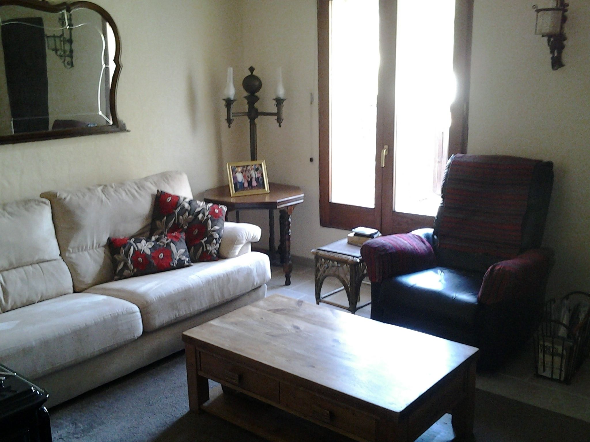 Casa adosada romántica, 3 habitaciones | Sala de estar | Una televisión de pantalla plana