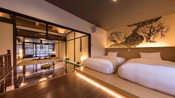 Traditional House | 3 bedrooms, premium bedding, down comforters, pillowtop beds