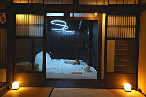 Traditional House | Bathroom | Separate bathtub and shower, deep-soaking bathtub, rainfall showerhead - Kiraku Kyoto Aneyakoji (Kyoto)