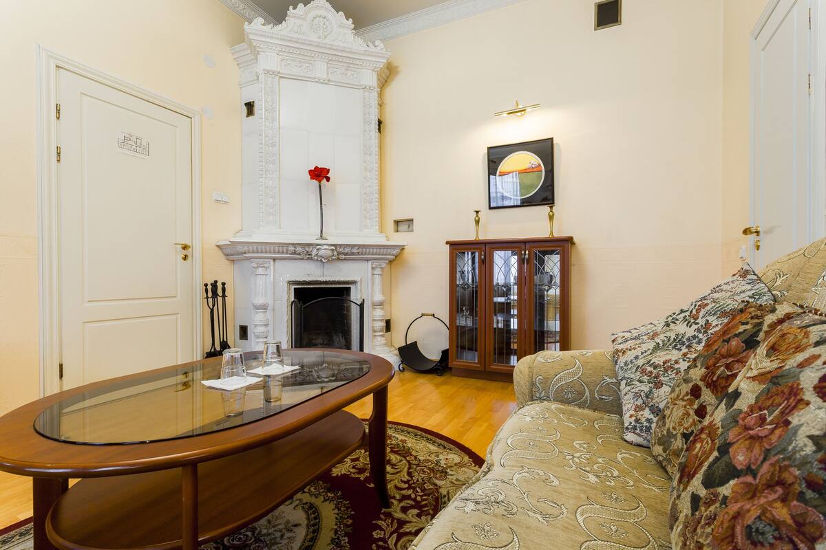 Desk, rollaway beds, free WiFi