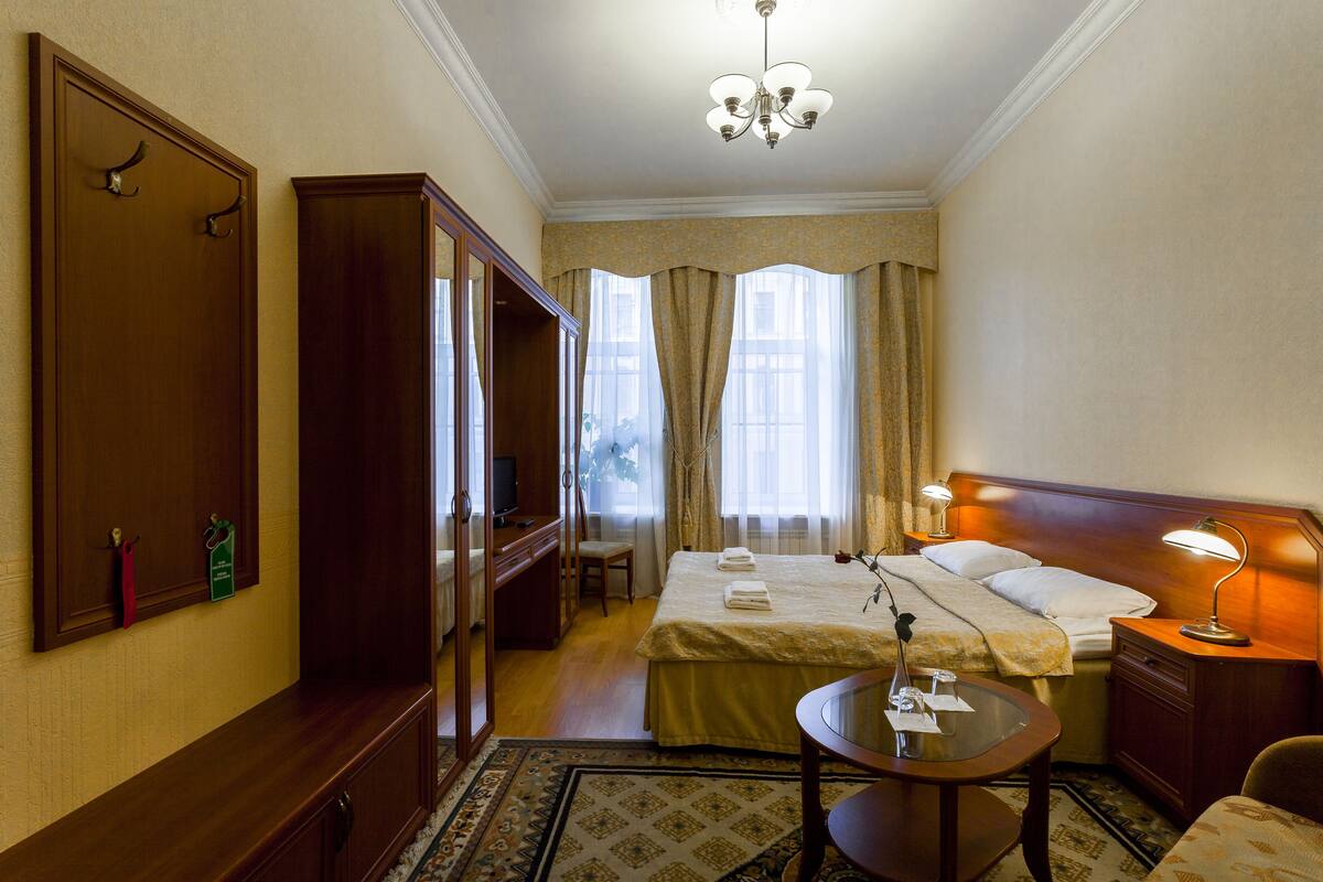 Desk, rollaway beds, free WiFi