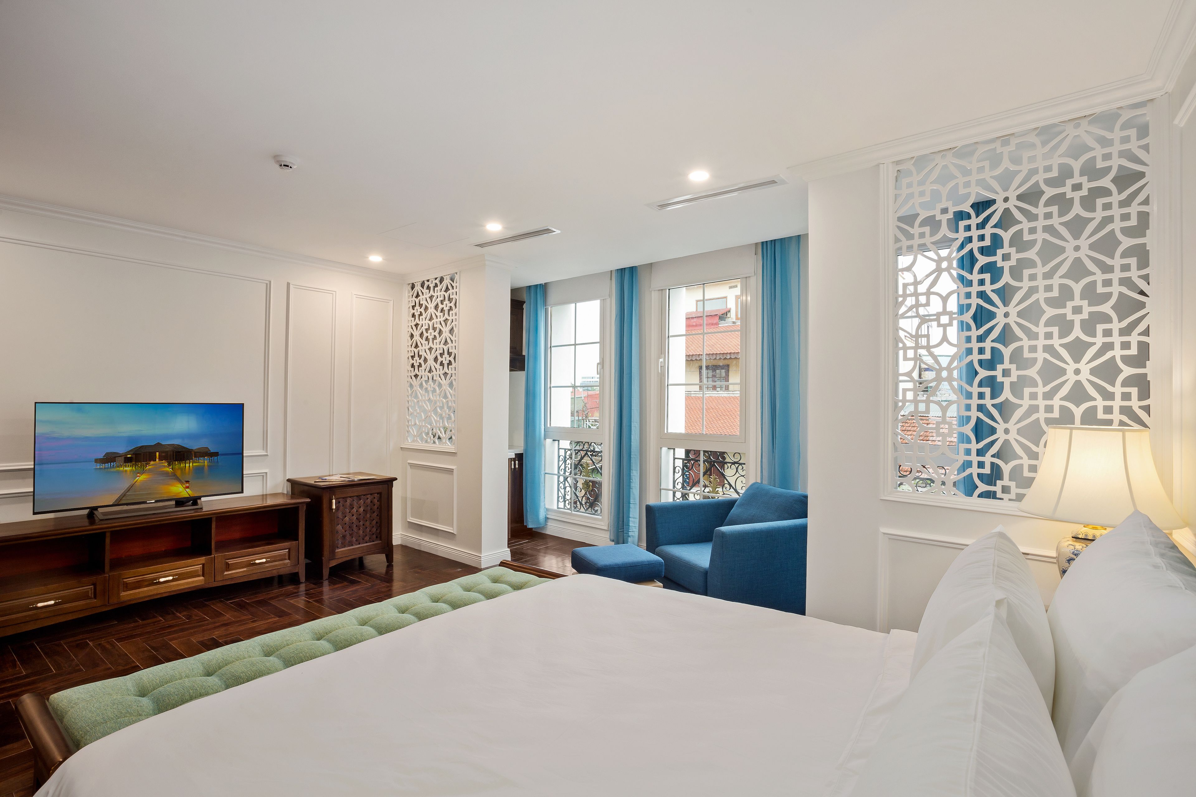 Suite, City View | Premium bedding, pillowtop beds, minibar, in-room safe
