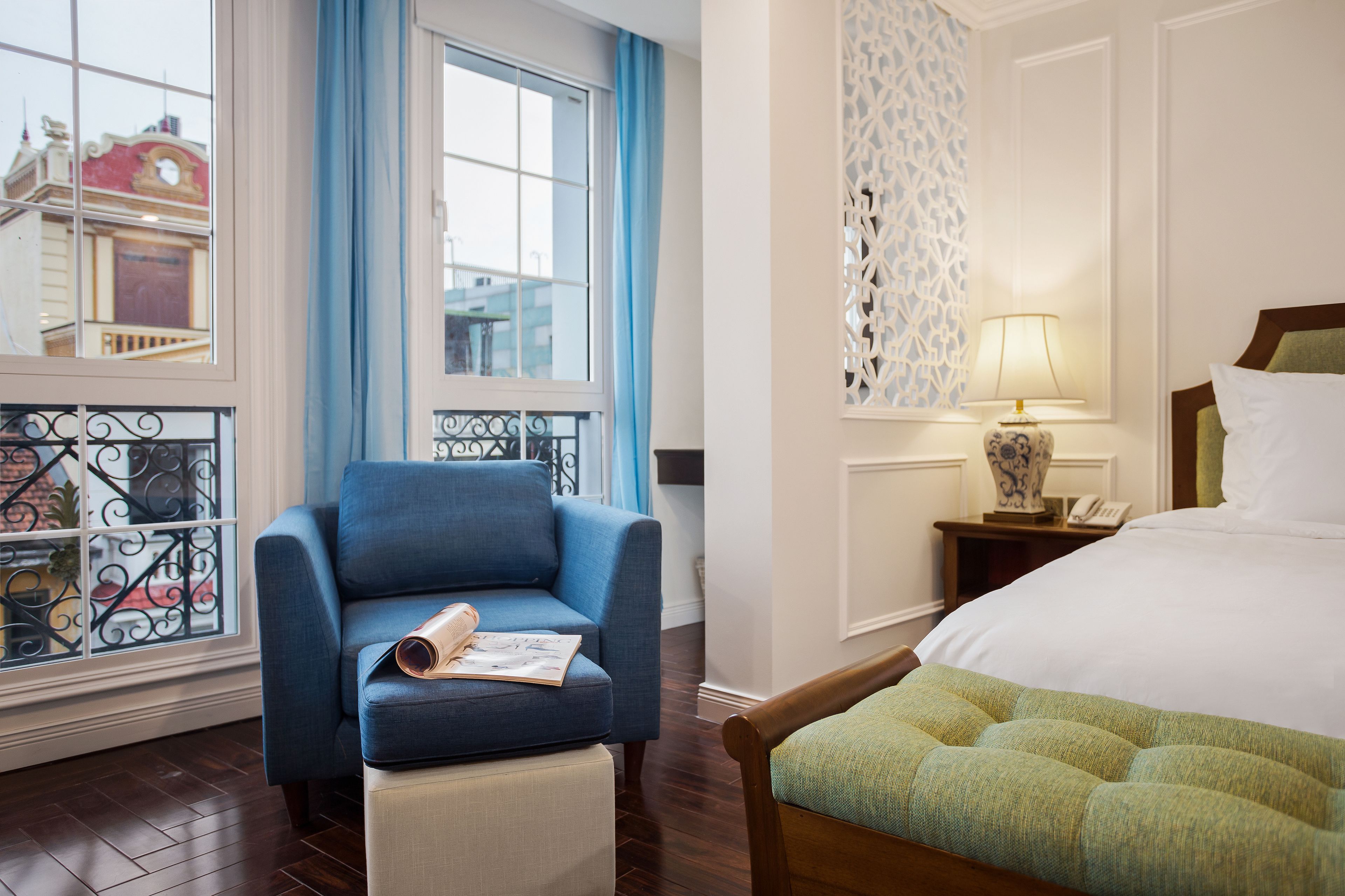 suite, city view | street view