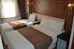 Habitación estándar doble | Tabla de planchar con plancha, wifi gratis, ropa de cama
