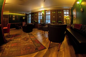 Bar lounge