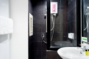 Ducha, artículos de tocador gratuitos, toallas