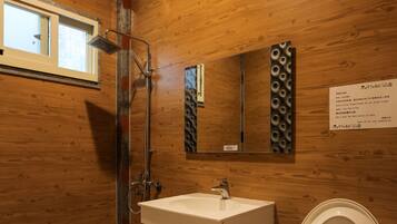 Quadruple Room | Blackout drapes, rollaway beds, free WiFi, bed sheets