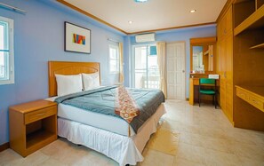 Deluxe Double Room | Desk, free WiFi, bed sheets - Preechana Golden Place Service Apartment (Rayong)