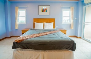 Deluxe Double Room | Desk, free WiFi, bed sheets - Preechana Golden Place Service Apartment (Rayong)