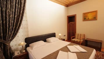 Schreibtisch, schallisolierte Zimmer, kostenloses WLAN