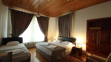 標準雙人或雙床房 | 書桌、隔音、免費 Wi-Fi