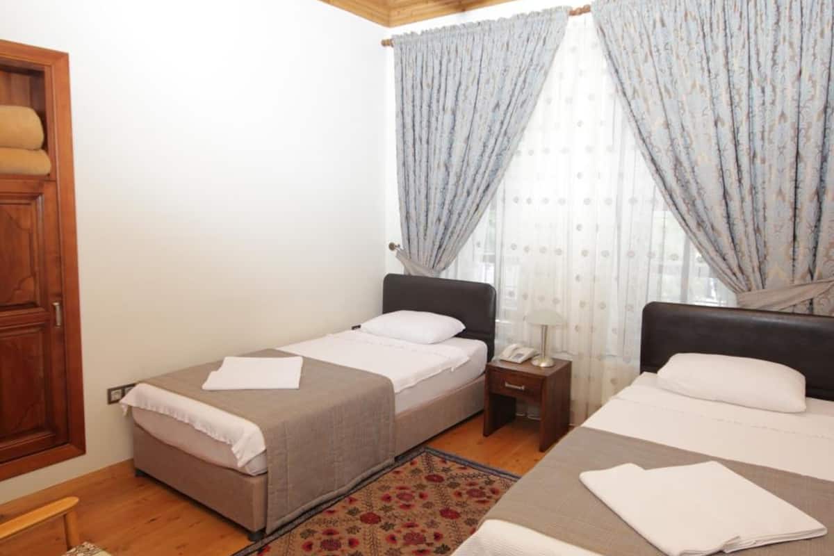 standard double or twin room | desk, soundproofing, free wifi