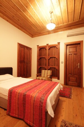 Desk, soundproofing, free WiFi - Konya Dervish Hotel (Konya)